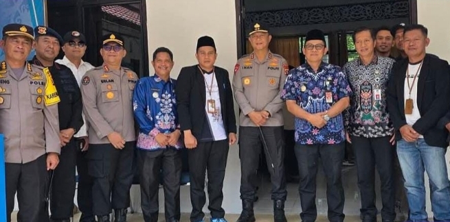 Camat Teweh Baru Sambut Kedatangan Pj Bupati Barut Dalam Rangka Kunjungan Monitoring Rapat Pleno.