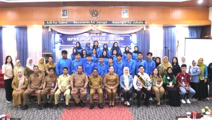 Pemkab Mura Melalui DALDUK KBP3A Laksanakan Pengukuhan Anggota Forum GenRe Masa Bakti 2025 -2026