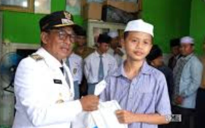 Bupati dan Wakil Bupati Mura Salurkan Bantuan Sosial dalam Rangka HUT ke-80 RI