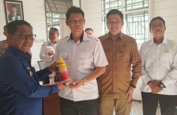 Bupati Mura Serahkan Bantuan Peralatan Pertanian untuk 161 Kelompok Tani