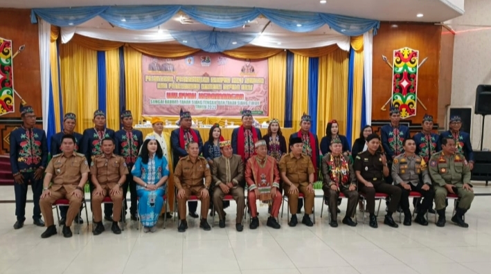 Bupati Mura Lantik Tiga Damang Kepala Adat di Tiga Wilayah Kedamangan di GPU Tira Tangka Balang