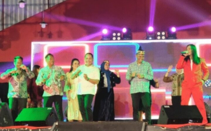 Bupati Murung Raya Secara Resmi Menutup Kegiatan Mura Vaganza