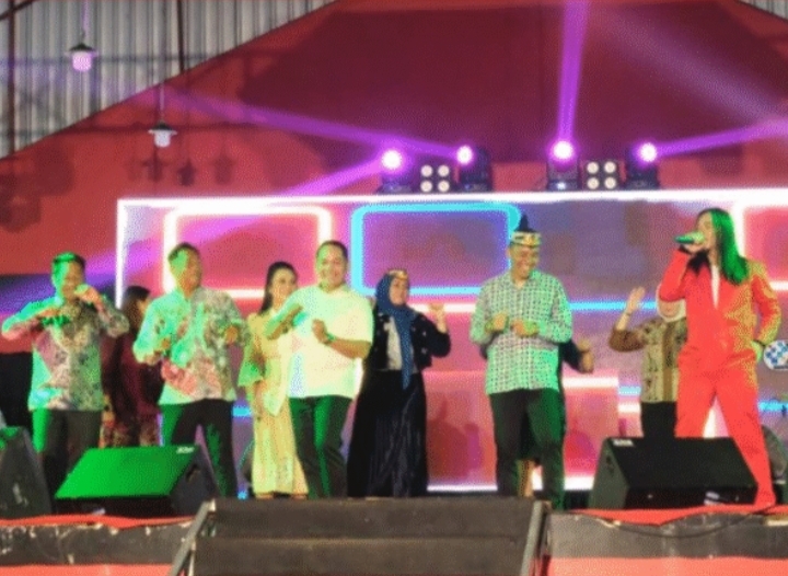 Bupati Murung Raya Secara Resmi Menutup Kegiatan Mura Vaganza