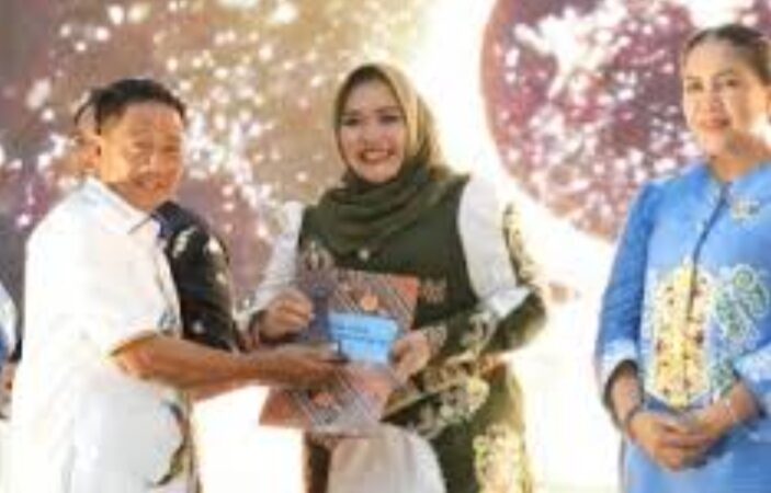 Wakil Ketua I DPRD Mura  Dianugerahi Tokoh Inovatif dan Inspiratif 2025 oleh Bupati Mura
