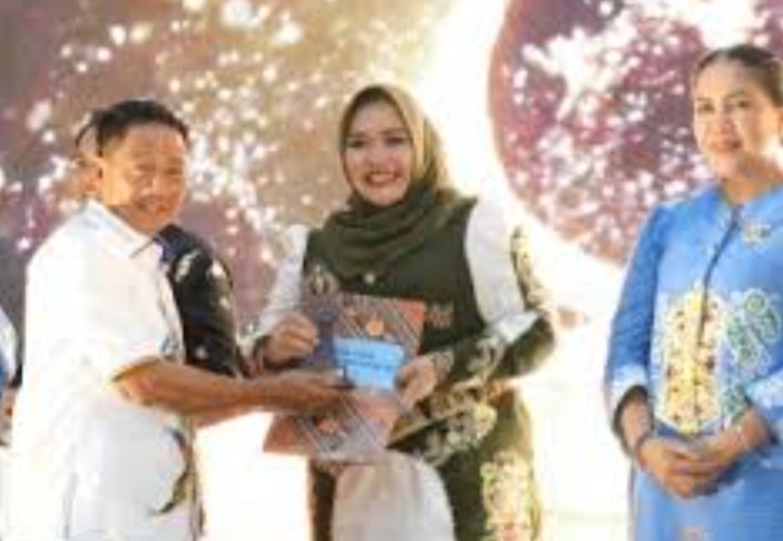 Wakil Ketua I DPRD Mura  Dianugerahi Tokoh Inovatif dan Inspiratif 2025 oleh Bupati Mura