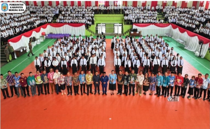 Bupati Mura secara Resmi Pengakatan Kepada Ribuan PPPK Paruh Waktu di Gor Tana Malai Tolung Lingu