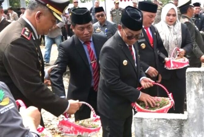 Bupati Mura Pimpin Upacara Ziarah di Taman Makam Pahlawan