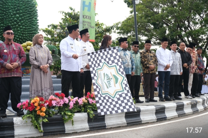 Bupati Mura Hadiri Semarak Pawai Taaruf Tanda Dimulainya MTQH XXXIII Tingkat Kalteng di Barut
