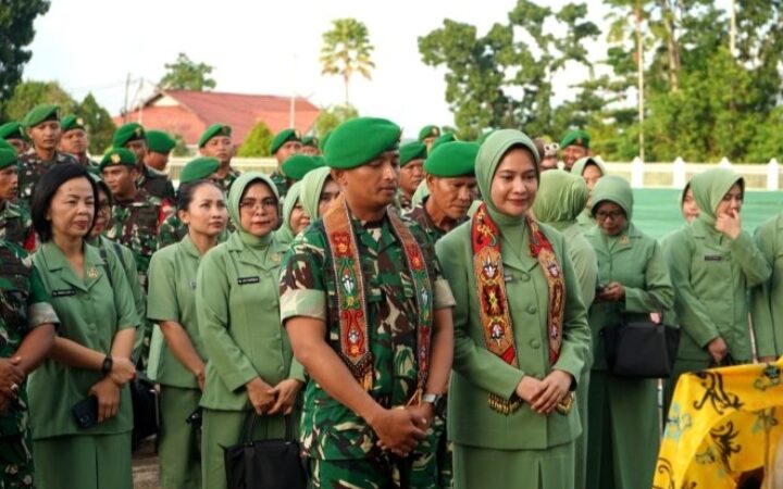 Bupati Mura Sambut Dandim 1013/Mtw Yang Baru dengan Tarian dan Ritual Adat Istiadat Khas Suku Dayak